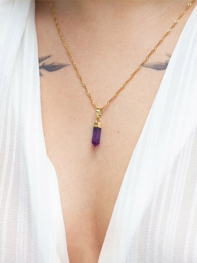 Amethist hanger aan gouden ketting