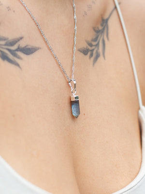 Labradoriet hanger aan zilveren ketting
