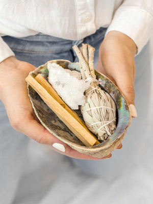 Smudge kit met salie, palo santo en bergkristal